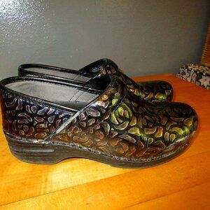 Dansko Black Metallic Clogs  womens sz EU sz 38 US sz  7.5-8